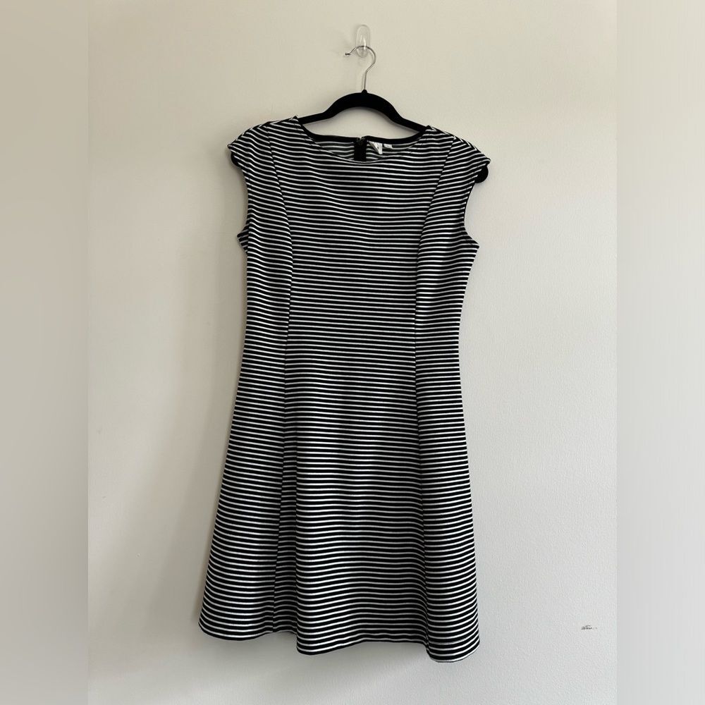 Gap Women's Black and White Striped Dress Size 4